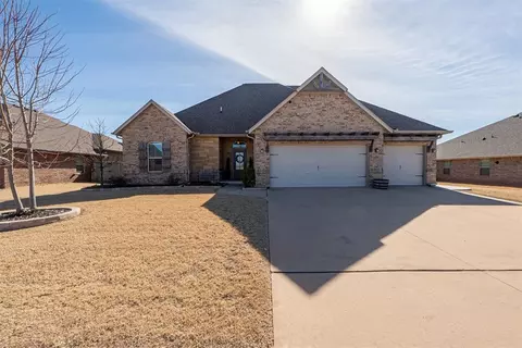 6140 Oxnard St, Edmond, OK 73034