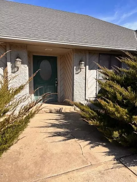 11305 Quail Creek Rd, Oklahoma City, OK 73120