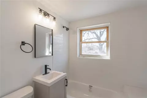 Bath - 3105 Wright Ave, Spencer, OK 73084 photo 1 of 3