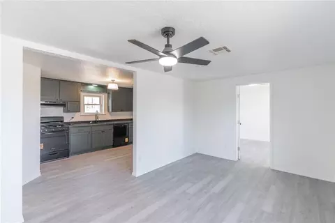 Living - 3105 Wright Ave, Spencer, OK 73084 photo 3 of 4