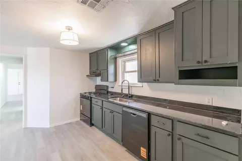 Kitchen - 3105 Wright Ave, Spencer, OK 73084 photo 4 of 4