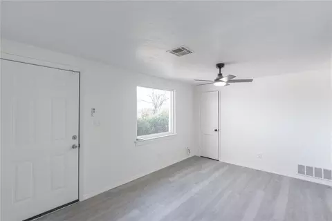 Living - 3105 Wright Ave, Spencer, OK 73084 photo 2 of 4