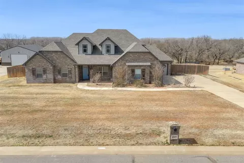 13675 Creek View Dr, Edmond, OK 73025