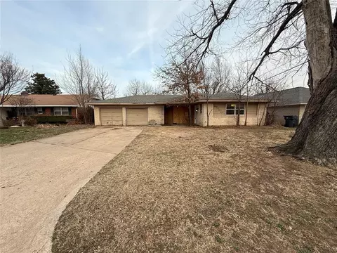 5924 N College St, Warr Acres, OK 73122