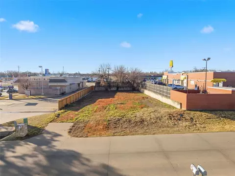 24 Cedar Ave, Yukon, OK 73099