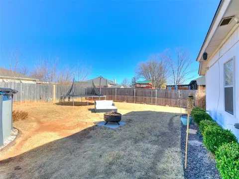 Exterior - 705 Night Hawk Dr, Norman, OK 73072 photo 4 of 5