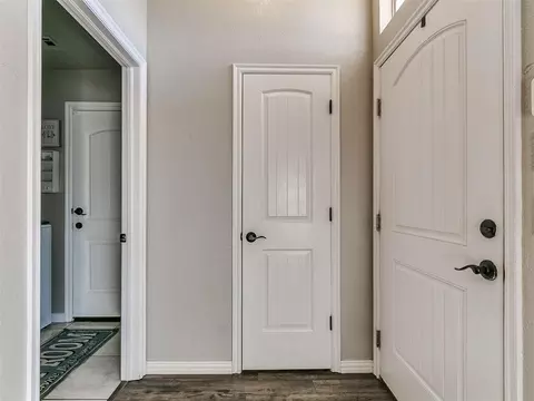 Entry Way - 705 Night Hawk Dr, Norman, OK 73072 photo 2 of 5