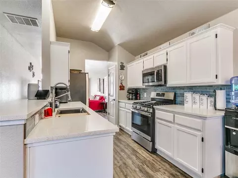 Kitchen - 705 Night Hawk Dr, Norman, OK 73072 photo 7 of 8