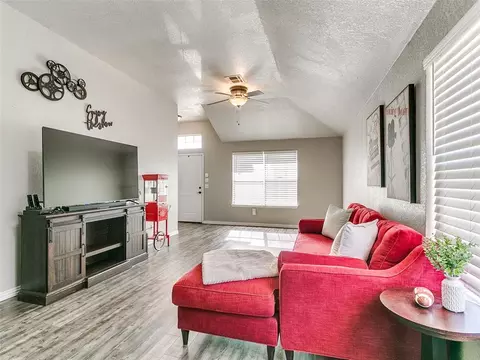 705 Night Hawk Dr, Norman, OK 73072