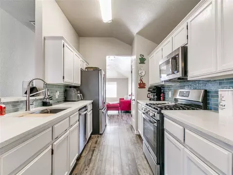 Kitchen - 705 Night Hawk Dr, Norman, OK 73072 photo 6 of 8