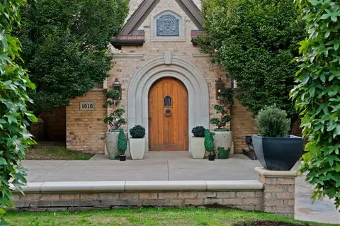 1916 Mulholland Dr, Edmond, OK 73012