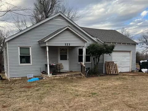123 Grandview Rd, Midwest City, OK 73130