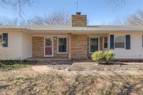 321 Landsaw Dr, Chandler, OK 74834