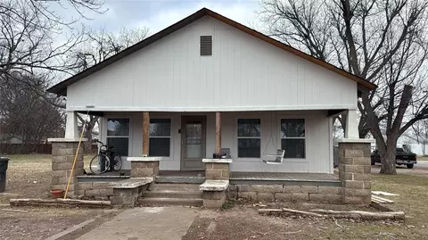 308 S 7th St, Davis, OK 73030