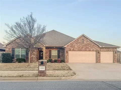 4304 St Augustine St, Mustang, OK 73064
