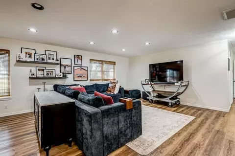 Living - 810178 S 3430 Rd, Tryon, OK 74875 photo 4 of 5