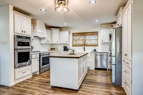 Kitchen - 810178 S 3430 Rd, Tryon, OK 74875 photo 2 of 3