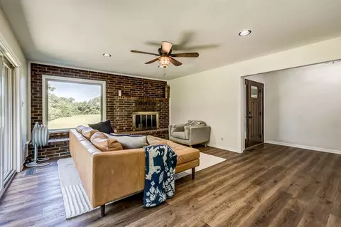 Living - 810178 S 3430 Rd, Tryon, OK 74875 photo 2 of 5