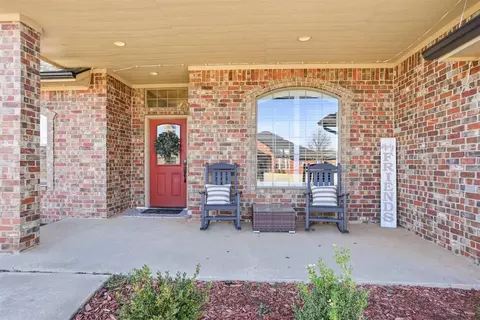 Exterior - 1104 Stephanie Ln, Altus, OK 73521 photo 6 of 7
