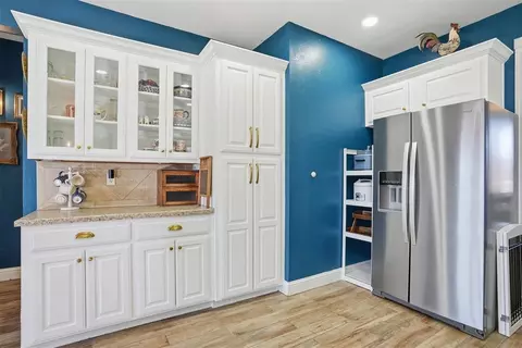 Kitchen - 1104 Stephanie Ln, Altus, OK 73521 photo 5 of 8