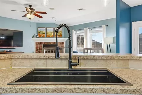 Kitchen - 1104 Stephanie Ln, Altus, OK 73521 photo 4 of 8