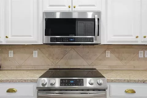 Kitchen - 1104 Stephanie Ln, Altus, OK 73521 photo 3 of 8