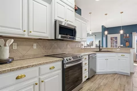 Kitchen - 1104 Stephanie Ln, Altus, OK 73521 photo 8 of 8
