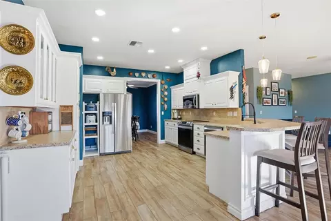 Kitchen - 1104 Stephanie Ln, Altus, OK 73521 photo 2 of 8