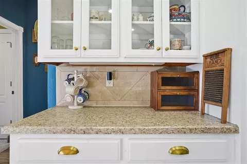 Kitchen - 1104 Stephanie Ln, Altus, OK 73521 photo 6 of 8