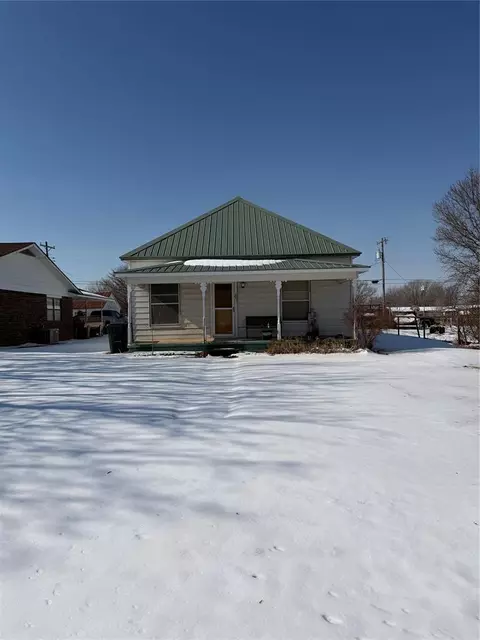 205 N Maple St, Seiling, OK 73663