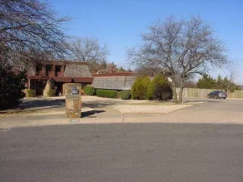 2017 Eagle Dr, Edmond, OK 73034 photo 1