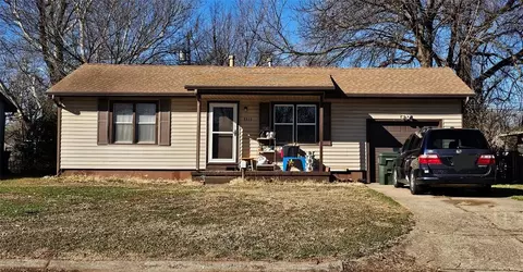 3317 Willow Creek Dr, Midwest City, OK 73110