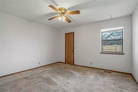 Bedroom - 4309 Vincent St, Norman, OK 73072 photo 2 of 5
