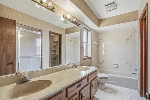 Bath - 4309 Vincent St, Norman, OK 73072 photo 1 of 3