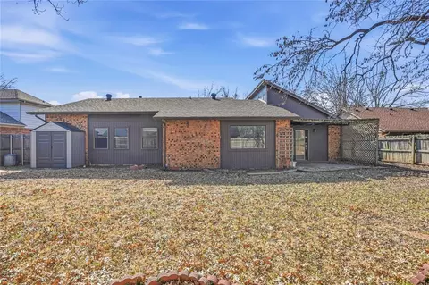 Exterior - 4309 Vincent St, Norman, OK 73072 photo 4 of 6