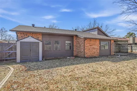 Exterior - 4309 Vincent St, Norman, OK 73072 photo 5 of 6