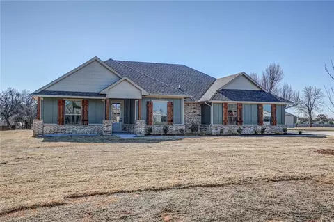 240 Meadowlark Ln, Blanchard, OK 73010
