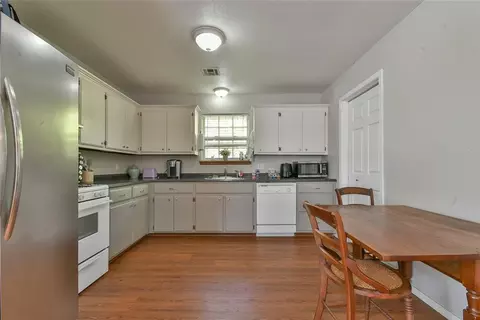 Kitchen - 109 E Hayes St, Norman, OK 73069 photo 2 of 3