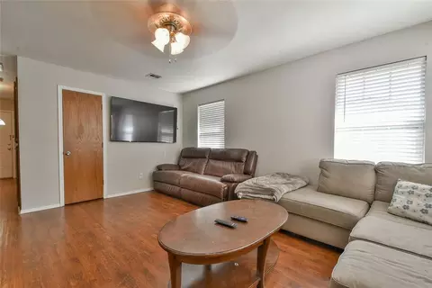 Living - 109 E Hayes St, Norman, OK 73069 photo 1 of 2