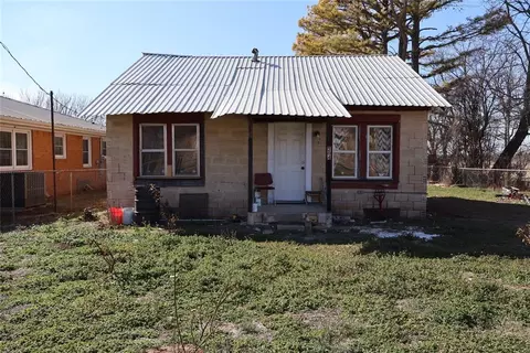 204 N Long Ave, Wynnewood, OK 73098