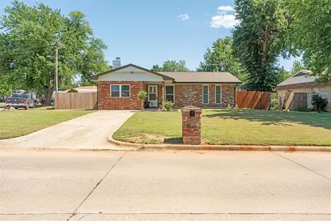 806 S Meadow Ln, Mustang, OK 73064
