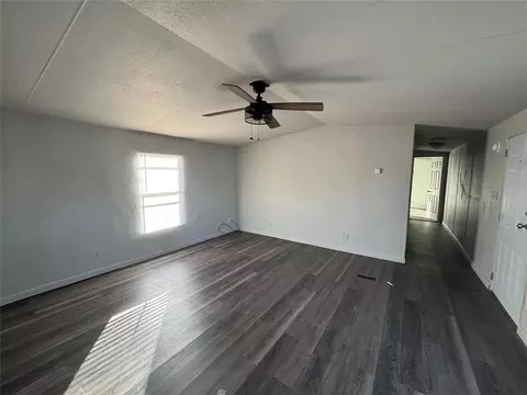 Living - 101 W Oak Hill Dr, Mcloud, OK 74851 photo 2 of 2
