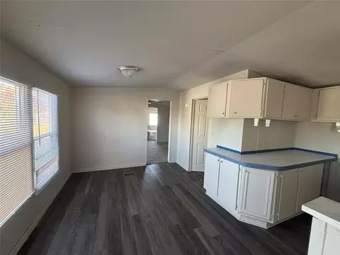 Living - 101 W Oak Hill Dr, Mcloud, OK 74851 photo 1 of 2