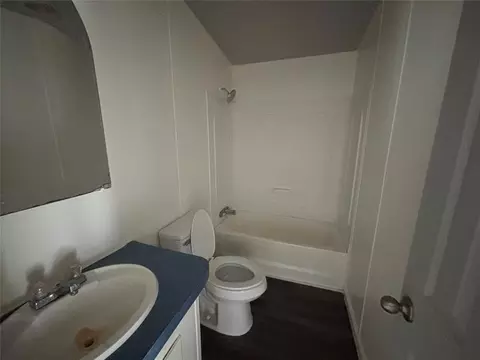 Bath - 101 W Oak Hill Dr, Mcloud, OK 74851 photo 1 of 4