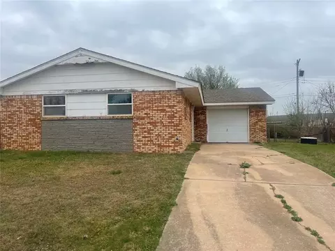 912 NW 20th St, Moore, OK 73160