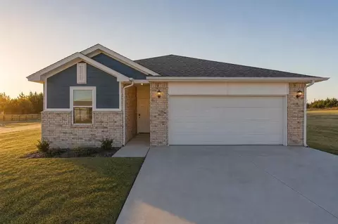 5261 Grassland Dr, Guthrie, OK 73044
