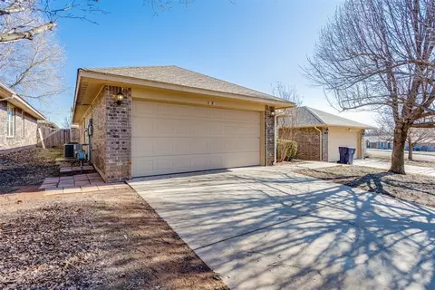 1020 Norway Ave, Yukon, OK 73099
