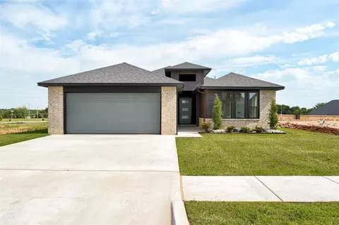 4817 Sand Lily Ln, Edmond, OK 73034