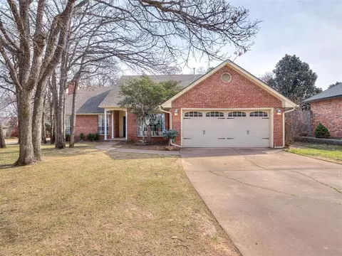 2112 Powderhorn Trl, Edmond, OK 73034