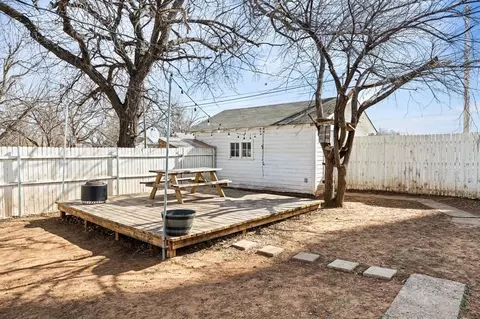 Exterior - 1123 E Oklahoma Ave, Guthrie, OK 73044 photo 7 of 9